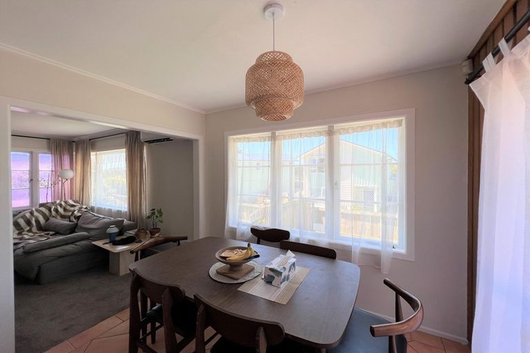 Photo of property in 23 Paton Avenue, Te Atatu South, Auckland, 0610