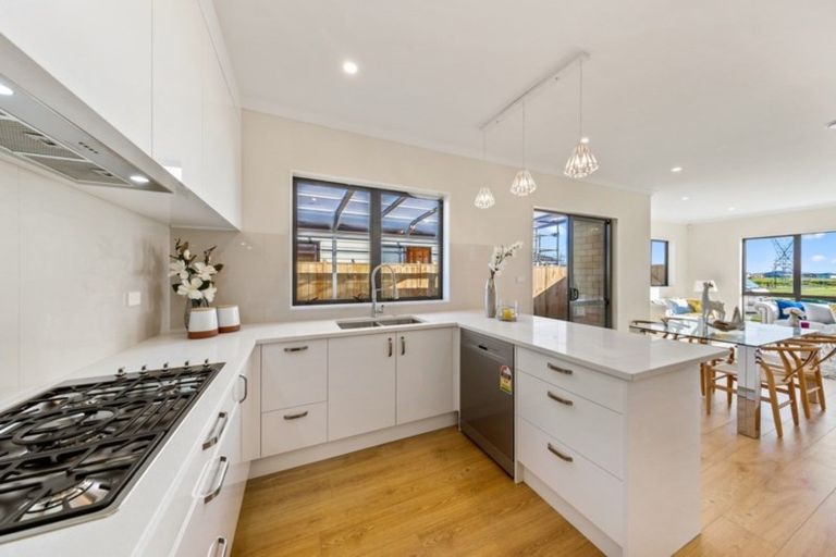 Photo of property in 6 Lavey Road, Flat Bush, Auckland, 2019