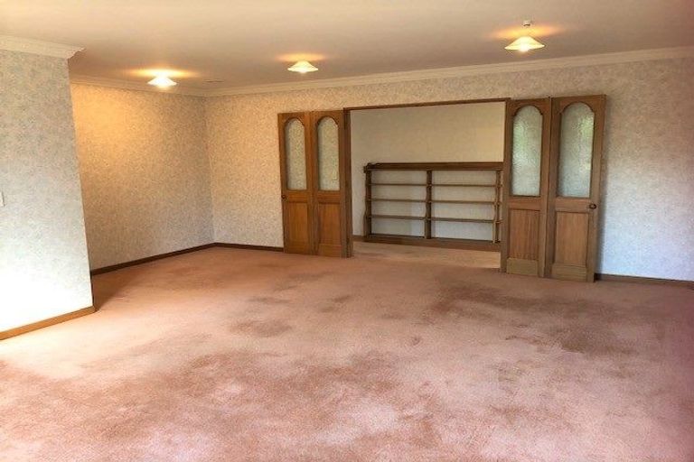 Photo of property in 18 Atarau Grove, Paraparaumu, 5032