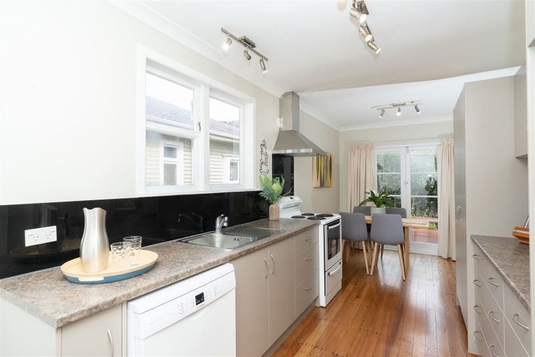 Photo of property in 2 Tranmere Road, Fairfield, Hamilton, 3214