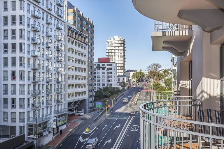 Photo of property in Atrium Towers, 5c/154 The Terrace, Wellington Central, Wellington, 6011