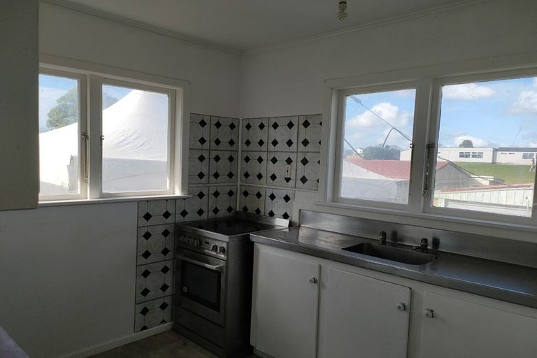 Photo of property in 25 Raglan Street, Mangere East, Auckland, 2024