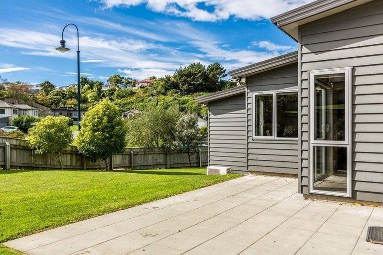 Photo of property in 5 Fiordland Place, Aotea, Porirua, 5024