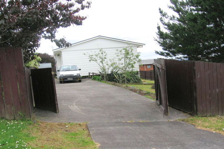 Photo of property in 35 Maywood Crescent, Glen Eden, Auckland, 0602