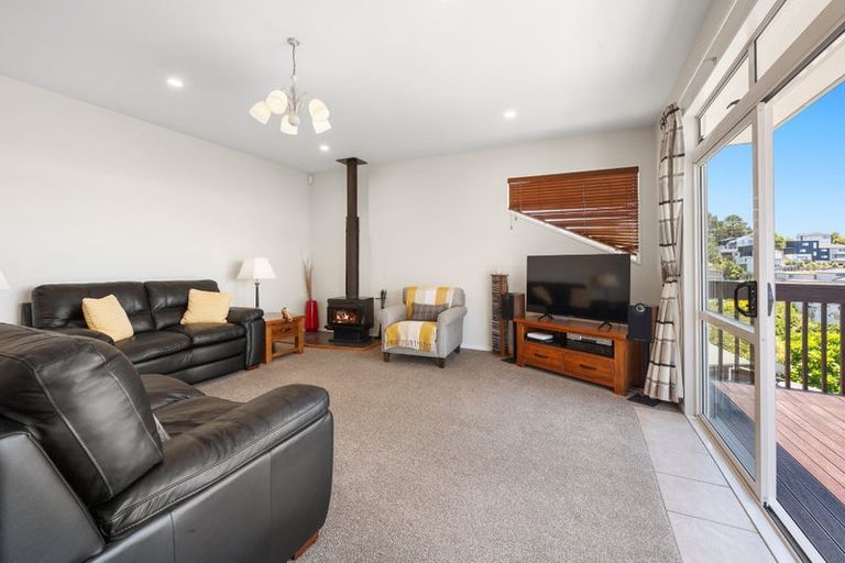 Photo of property in 17 Bushglen Court, Browns Bay, Auckland, 0630