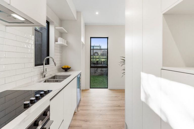 Photo of property in 136c Forrest Hill Road, Forrest Hill, Auckland, 0620