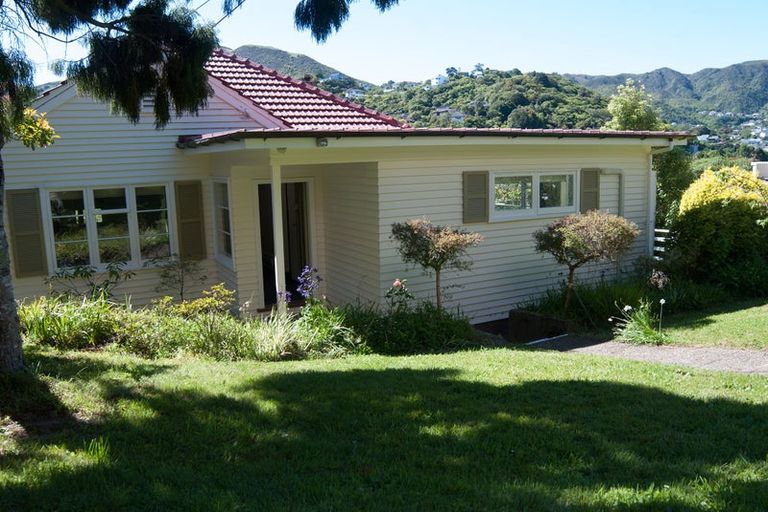 Photo of property in 18 Trelissick Crescent, Ngaio, Wellington, 6035