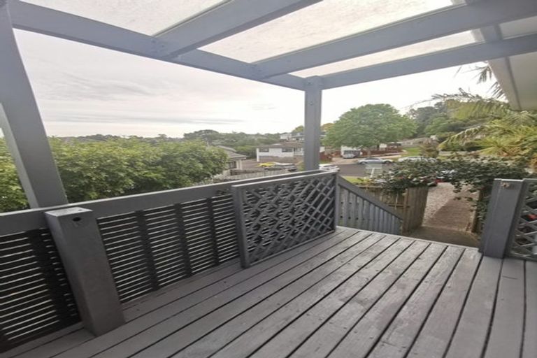 Photo of property in 9 Kupari Place, Totara Vale, Auckland, 0629