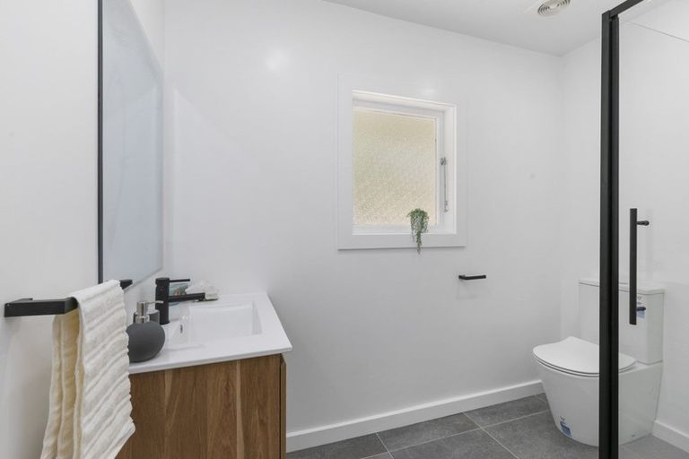 Photo of property in 138 Miromiro Road, Normandale, Lower Hutt, 5010