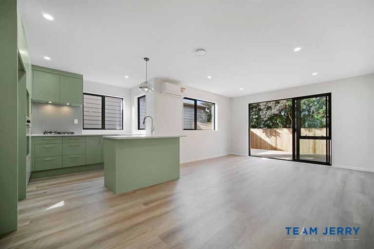 Photo of property in 21 Combat Street, Papakura, 2110