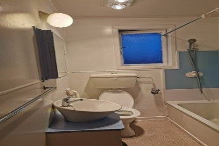 Photo of property in 6 Karamu Street, Te Atatu Peninsula, Auckland, 0610