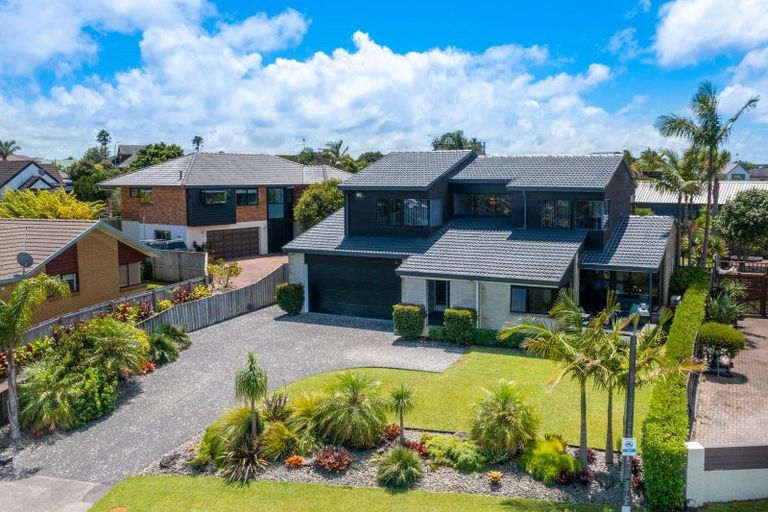 Photo of property in 8 Ferntree Terrace, West Harbour, Auckland, 0618