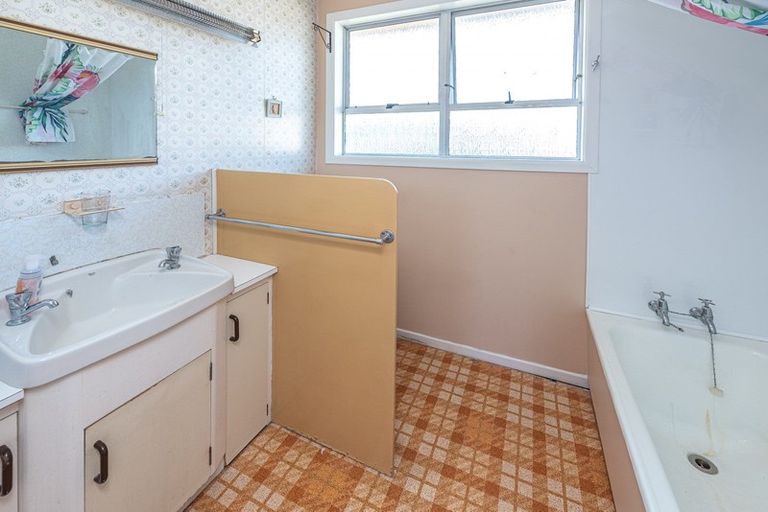 Photo of property in 16 Lewis Avenue, Aramoho, Whanganui, 4500