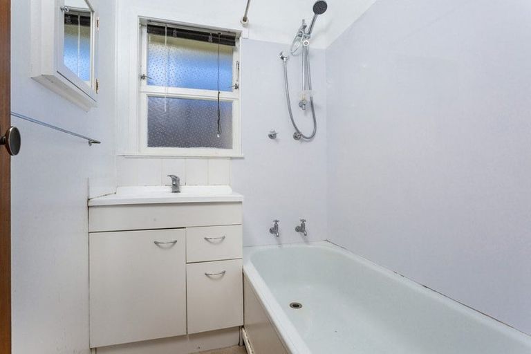 Photo of property in 1/18 Anne Road, Hillcrest, Auckland, 0627