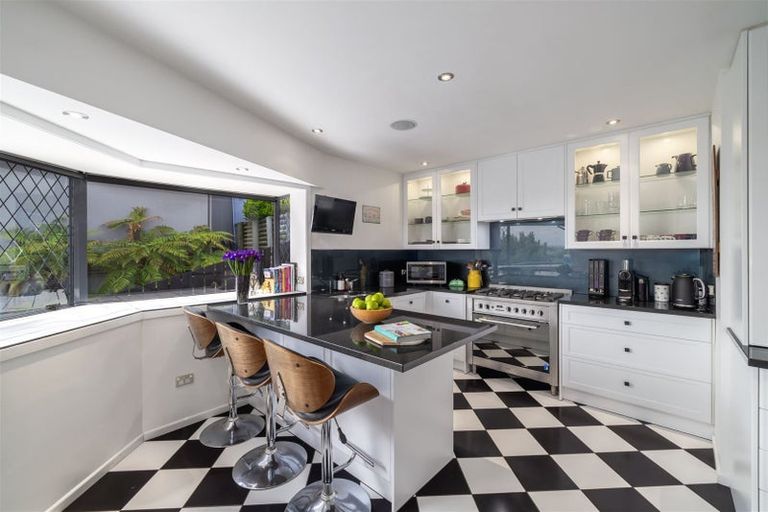 Photo of property in 12 Lucknow Place, Cashmere, Christchurch, 8022