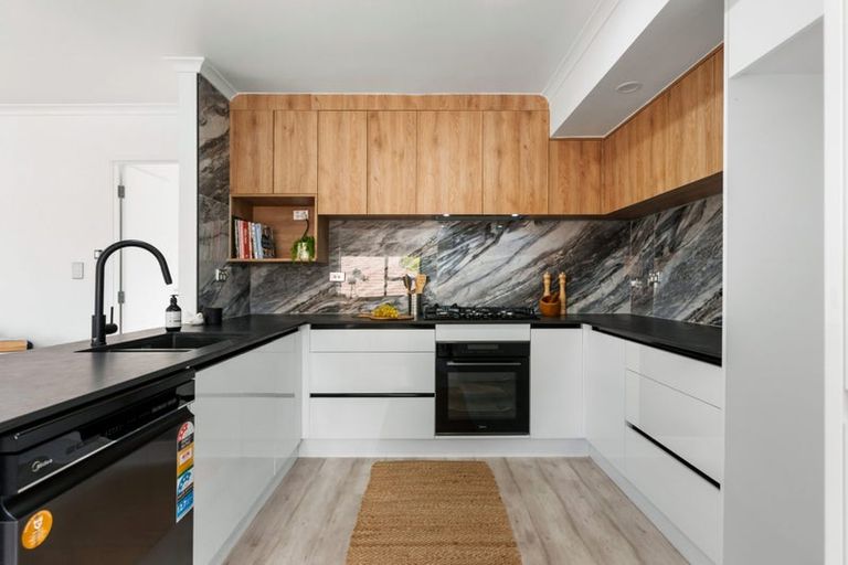 Photo of property in 1/131 Botany Road, Botany Downs, Auckland, 2010