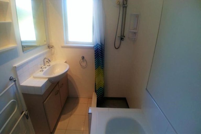 Photo of property in 11 Colonial Road, Chatswood, Auckland, 0626