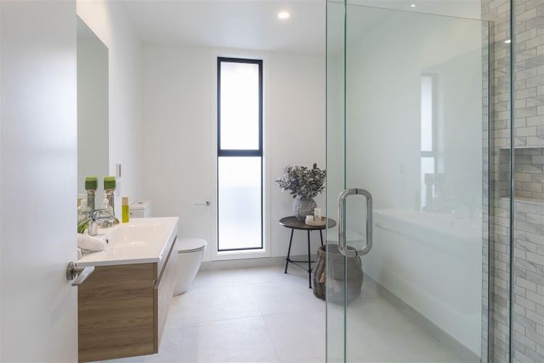 Photo of property in 73 Moncks Spur Road, Redcliffs, Christchurch, 8081