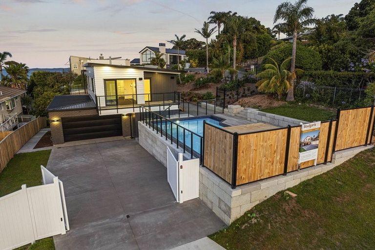 Photo of property in 1 Rangitoto View Road, Cockle Bay, Auckland, 2014