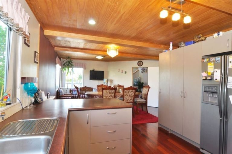 Photo of property in 2a Bamboo Grove, Kelston, Auckland, 0602