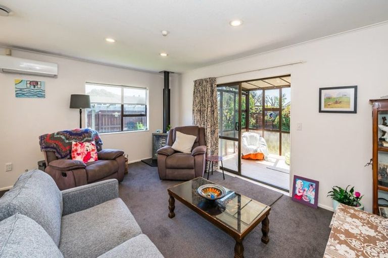 Photo of property in 13a Hadfield Place, Paraparaumu Beach, Paraparaumu, 5032