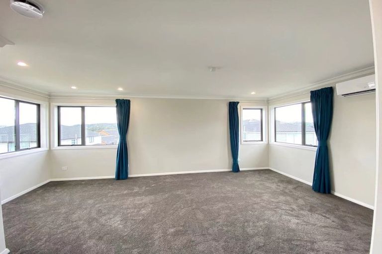 Photo of property in 15 Craigs Way, Hobsonville, Auckland, 0616