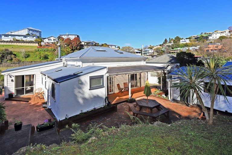 Photo of property in 10 Coote Road, Bluff Hill, Napier, 4110