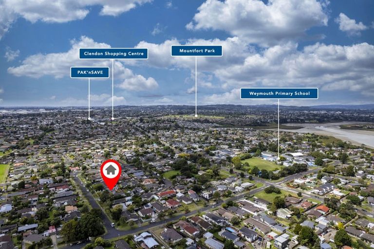 Photo of property in 12 Huber Street, Weymouth, Auckland, 2103