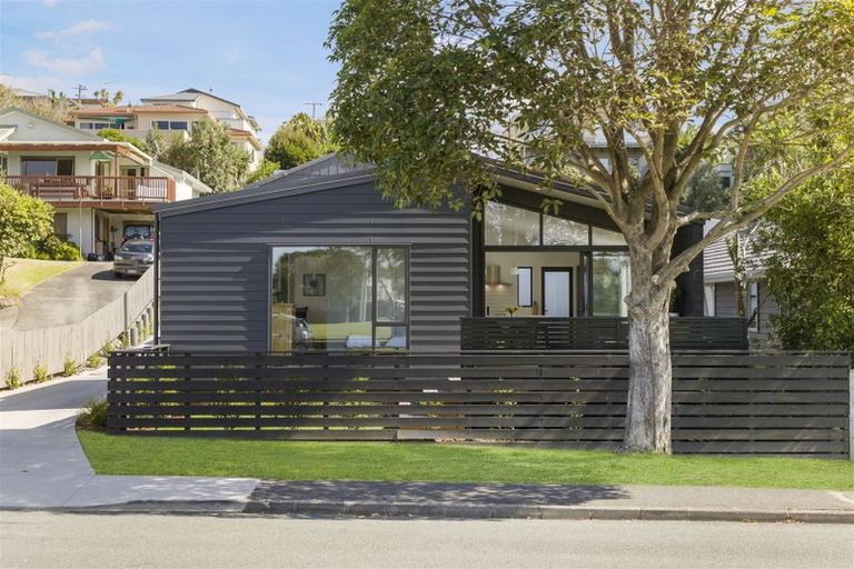 Photo of property in 9a William Bayes Place, Red Beach, 0932