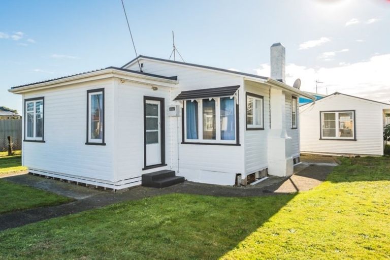Photo of property in 10 Cornfoot Street, Castlecliff, Whanganui, 4501