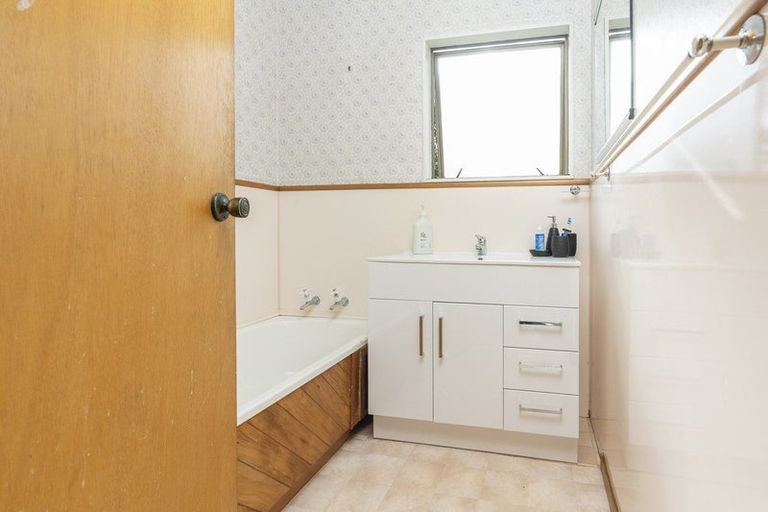 Photo of property in 16 Arawa Place, Onerahi, Whangarei, 0110