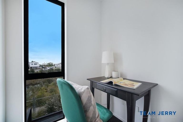 Photo of property in 49 Whare Kauri Road, Papakura, 2110