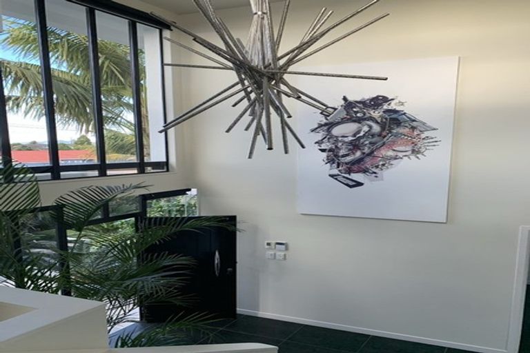 Photo of property in 1/2 Beatrice Avenue, Hillcrest, Auckland, 0627