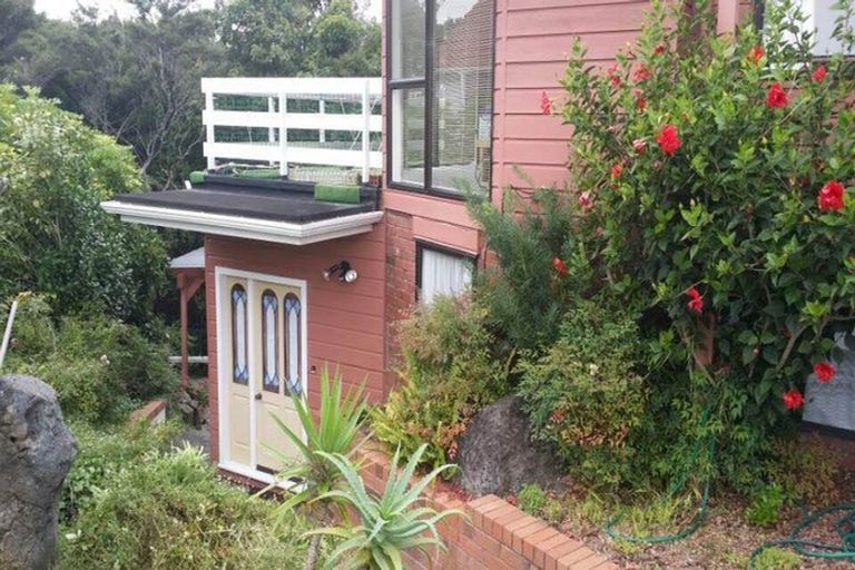 Photo of property in 166 Chelsea View Drive, Chatswood, Auckland, 0626