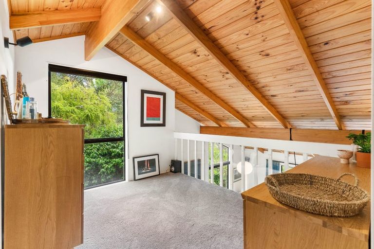 Photo of property in 33 Park Hill Road, Birkenhead, Auckland, 0626