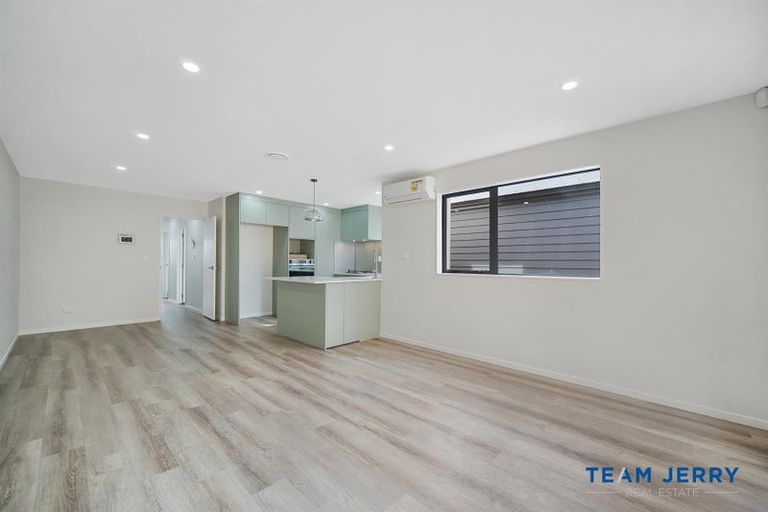 Photo of property in 21 Combat Street, Papakura, 2110