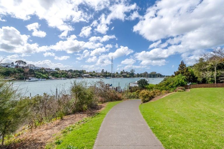 Photo of property in 2/10 Dayspring Way, Pakuranga, Auckland, 2010