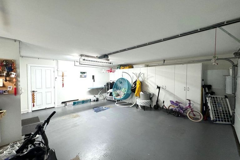 Photo of property in 2 Leneford Drive, East Tamaki, Auckland, 2013