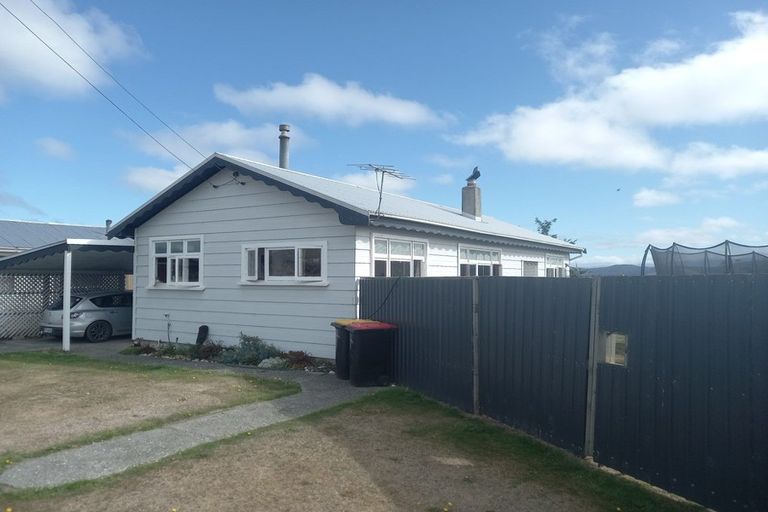 Photo of property in 3 Main Road, Tuatapere, 9620