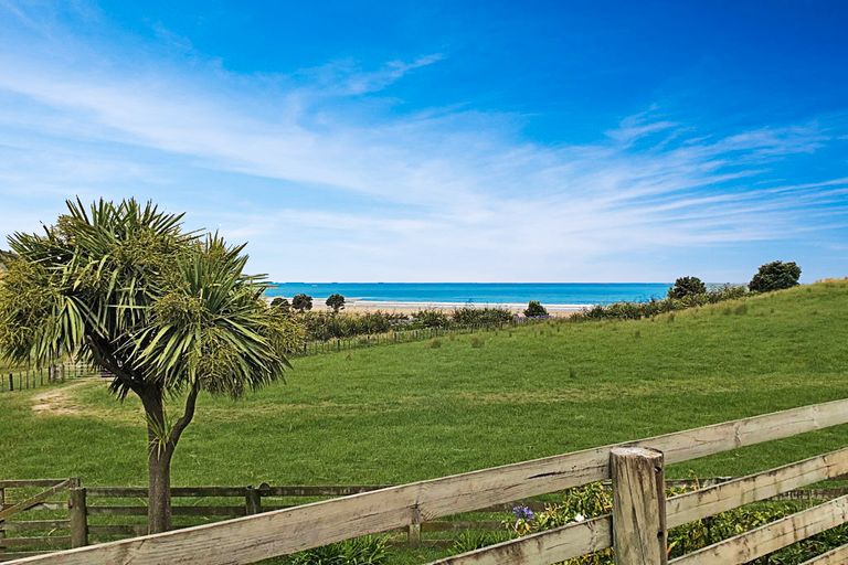 Photo of property in 721 Kaiaua Road, Tolaga Bay, 4077