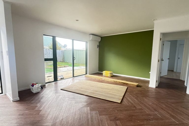 Photo of property in 25 Fearnley Grove, Albany, Auckland, 0632