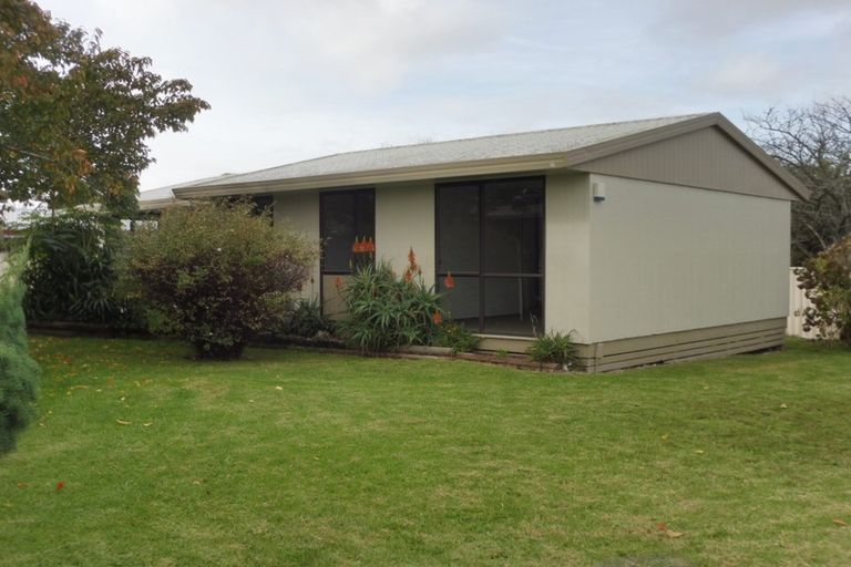 Photo of property in 16 Marinich Drive, Ranui, Auckland, 0612