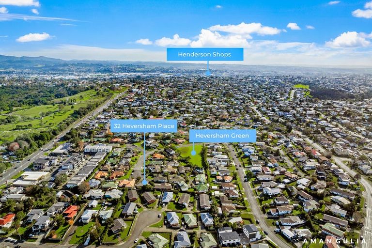 Photo of property in 32 Heversham Place, Glendene, Auckland, 0602