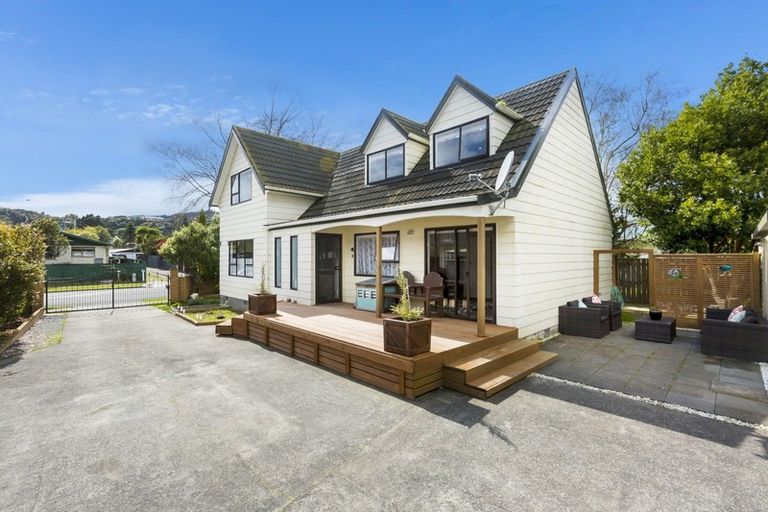 Photo of property in 30 Gemstone Drive, Birchville, Upper Hutt, 5018