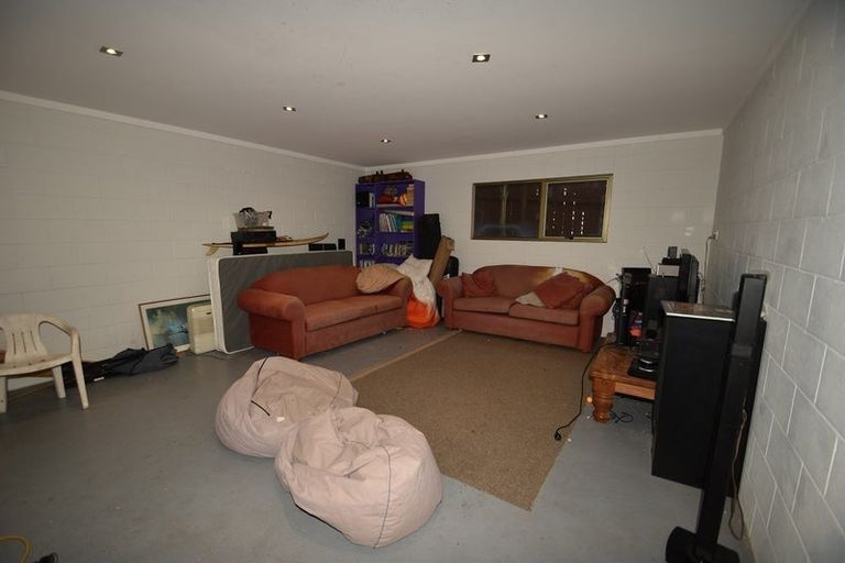 Photo of property in 24 Domain Crescent, Muriwai, Waimauku, 0881