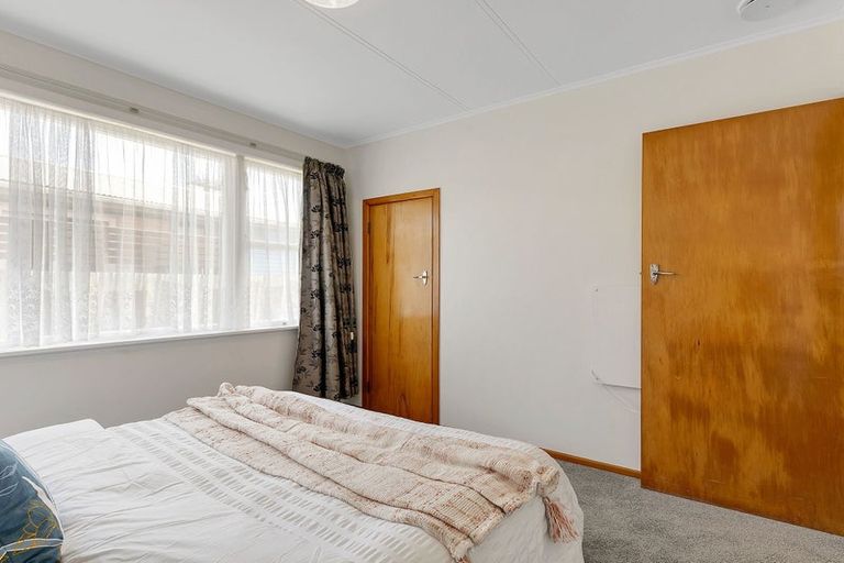 Photo of property in 98 Driver Crescent, Cannons Creek, Porirua, 5024