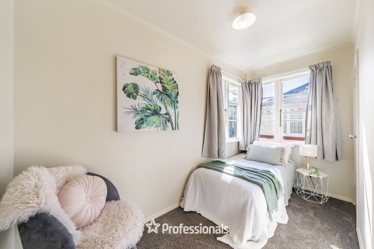 Photo of property in 215 Knights Road, Hutt Central, Lower Hutt, 5011