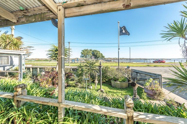 Photo of property in 2 Wharf Street, Castlecliff, Whanganui, 4501