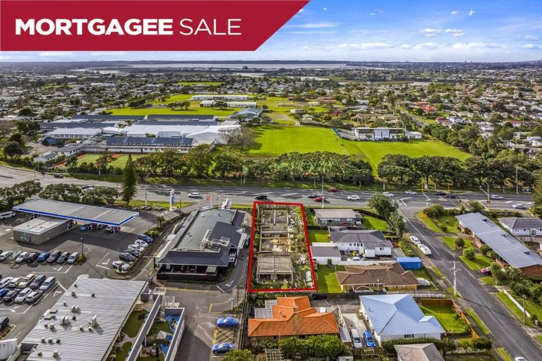 Photo of property in 3370 Great North Road, Glen Eden, Auckland, 0602