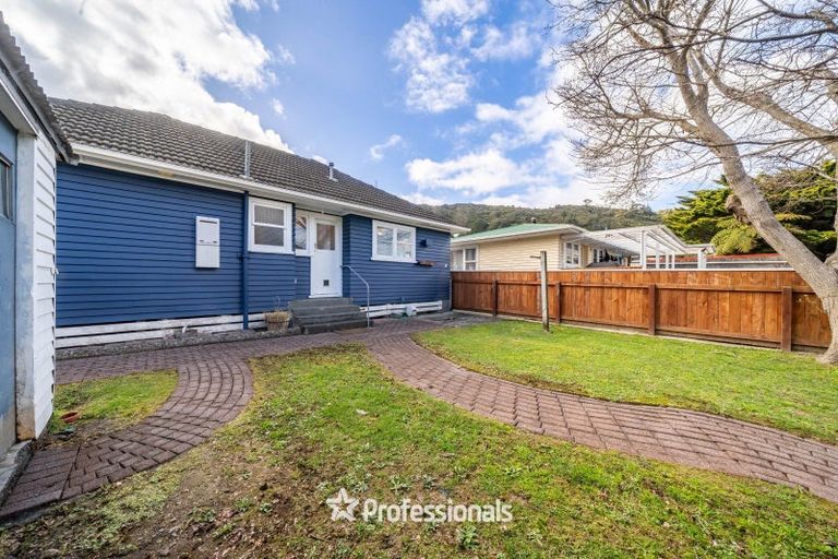 Photo of property in 98 Wood Street, Wainuiomata, Lower Hutt, 5014